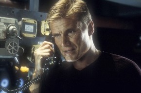 TELE 5: "Ich war ein Playboy!" Action-Star Dolph Lundgren im exklusiven Tele 5-Interview über wilde Nächte, Antihelden, Familienglück und seinen schwersten Kampf.