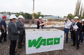 WAGO GmbH & Co.KG: Noch mehr Raum für Teamgeist und Innovationen: Grundstein für neue WAGO-Zentrale in Minden gelegt (FOTO)