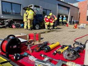 FW Xanten: 30 frisch ausgebildete Einsatzkräfte für die Feuerwehren Alpen, Sonsbeck und Xanten