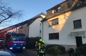 Feuerwehr Oberhausen: FW-OB: Zwei Katzen aus verrauchter Wohnung gerettet - Rauchmelder verhindert Schlimmeres