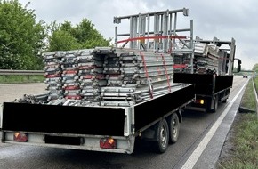 Polizeipräsidium Südosthessen: POL-OF: Deutlich überladenes Gespann: Gerüst-Anhänger verliert zwei Reifen
