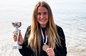 NP-Invest GmbH: Erfolgreicher Freiwasser-Auftakt in Israel: Nathalie Pohl schwimmt im Roten Meer nach ganz vorne (FOTO)