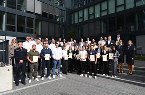 Hauptzollamt Düsseldorf: HZA-D: Berufseinsteiger beim Hauptzollamt Düsseldorf/Jetzt Karriere beim ZOLL starten