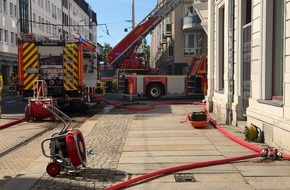 Feuerwehr Dresden: FW Dresden: Wohnungsbrand im Dachgeschoss