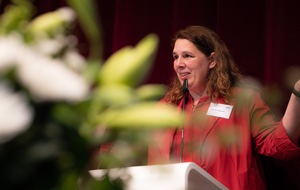Absolvent:innen der HFH · Hamburger Fern-Hochschule feiern ihre erfolgreichen Abschlüsse