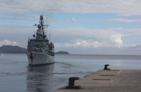 Presse- und Informationszentrum Marine: Fregatte "Augsburg" kehrt nach 161 Tagen wieder zurück in den Heimathafen (BILD)