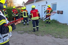 Kreisfeuerwehr Rotenburg (Wümme): FW-ROW: Zimmerbrand in Asylunterkunft - 12 Personen gerettet