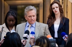 ProSieben MAXX: Deutschland-Premiere: Michael Douglas spielt ein falsches Spiel in "Gegen jeden Zweifel" am Dienstag auf ProSieben MAXX (FOTO)