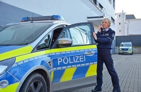 Polizei Mettmann: POL-ME: Räuberischer Diebstahl in einem Handyladen: Engagierte Zeugen schreiten ein - Hilden - 1912149