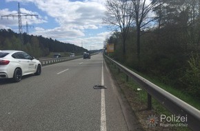 Polizeipräsidium Westpfalz: POL-PPWP: Drei Unfälle durch verlorenen Gegenstand - Polizei sucht 
Zeugen