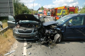 Polizei Bremerhaven: POL-Bremerhaven: Autofahrerin gerät in den Gegenverkehr: Unfall in Bremerhaven-Geestemünde