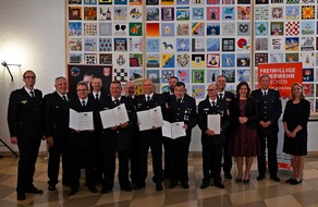 Feuerwehr München: FW-M: Feuerwehr-Ehrungen für Engagement und Einsatzbereitschaft (München)