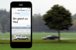 Deutscher Verkehrssicherheitsrat e.V.: SMS am Steuer: Tödliche Gefahr / Risiko wird von vielen Autofahrern unterschätzt (FOTO)