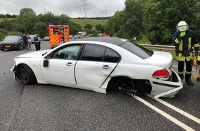 Polizeidirektion Trier: POL-PDTR: Verkehrsunfall mit drei Leichtverletzten und ca. 100.000EUR Sachschaden auf der B51, Hohensonne