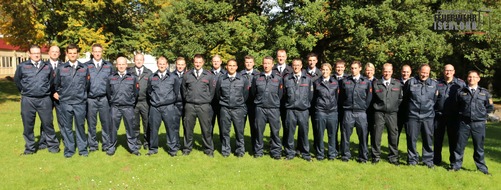 FW-MK: Geschafft. 16 neue Brandmeister und zwei neue Brandmeisterinnen
