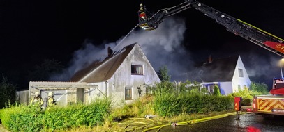 Feuerwehr Bremerhaven: FW Bremerhaven: Zahlreiche unwetterbedingte Einsätze im Stadtgebiet Bremerhaven - Vorbereitende Maßnahmen zeigen Wirkung.