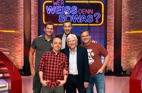 ARD Das Erste: Das Erste: Tänzerische Einlage des Superhirns
"Wer weiß denn sowas?" - Kai Pflaume moderiert das schlaue Wissensspiel mit Bernhard Hoëcker und Elton