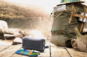 PEARL GmbH: revolt Kurbel-Dynamo-Powerbank PB-50.k mit Solarpanel, 10 Ah / 37 Wh, USB-C, 2x USB-A: Smartphone & Co. jetzt auch manuell per Handkurbel mit Strom versorgen