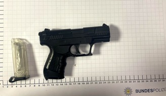 Bundespolizeidirektion Sankt Augustin: BPOL NRW: 14-Jähriger sucht Bundespolizeiwache mit Softair-Waffe auf