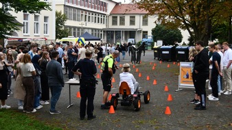 Polizei Paderborn: POL-PB: Sicher nach Hause kommen - Verkehrssicherheitstage an drei Berufskollegs