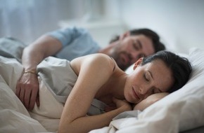 Wort & Bild Verlagsgruppe - Gesundheitsmeldungen: Zu zweit: Besser schlafen, tagsüber entspannt bleiben