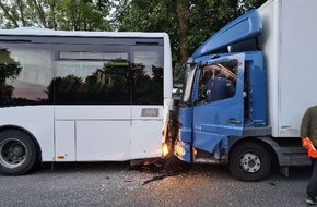 Polizeiinspektion Lüneburg/Lüchow-Dannenberg/Uelzen: POL-LG: ++ auf Schulbus aufgefahren - 11 Leichtverletzte ++ volltrunken am Steuer ++ Taschendiebe greifen zu ++
