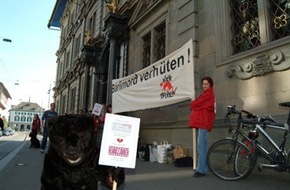 VIER PFOTEN - Stiftung für Tierschutz: Protest gegen Entscheid des Zürcher Gemeinderates: Junge Bären sind keine Wegwerfware!
