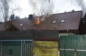 Polizeipräsidium Westpfalz: POL-PPWP: Hauptstuhl: Dachstuhl brennt aus