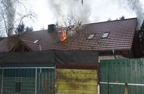 Polizeipräsidium Westpfalz: POL-PPWP: Hauptstuhl: Dachstuhl brennt aus