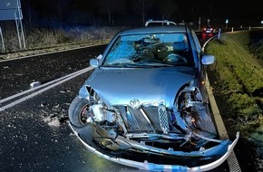 Polizei Aachen: POL-AC: Unfall auf der Landstraße - Autofahrer wird schwer verletzt