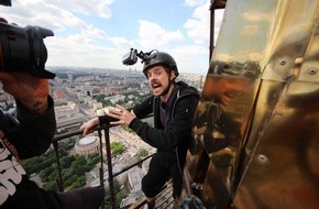 ProSieben: Klaas wird zum Roofer und Joko zieht blank! "Joko gegen Klaas - Das Duell um die Welt" auf ProSieben (FOTO)