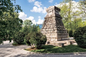 Kärcher reinigt Ärzte-Denkmal in Sofia