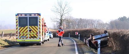 Kreispolizeibehörde Höxter: POL-HX: Peugeot gerät ins Schleudern und überschlägt sich