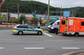 Polizei Hagen: POL-HA: Auffahrunfall mit zwei Verletzten in Eckesey