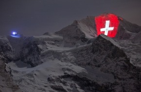 Jungfraubahn Holding AG: Pioniergeist in den Schweizer Alpen / Lichtkünstler Gerry Hofstetter beleuchtet die Jungfrau