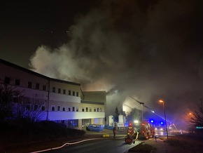 FW-Velbert: Brand in einem Metallveredelungsbetrieb