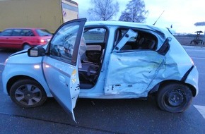 Polizeiinspektion Celle: POL-CE: Altenhagen - Unfall zwischen LKW und kleinem PKW geht glimpflich aus