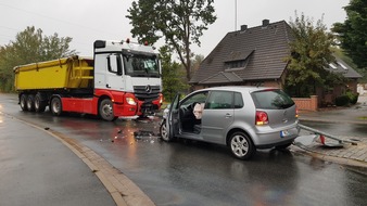 Polizeiinspektion Nienburg / Schaumburg: POL-NI: Nienburg-18-jährige bei Verkehrsunfall verletzt