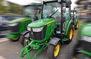 Polizeiinspektion Göttingen: POL-GÖ: (393/2022) Nach Einbruch in Barbiser Betrieb: Zwei fabrikneue John Deere Ackerschlepper gestohlen - Zeugen gesucht