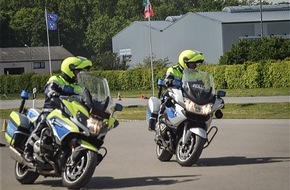 Polizei Bochum: POL-BO: Ordnungshüter auf zwei Rädern: Motorradfahrer absolvieren Fahrfortbildung in Jülich