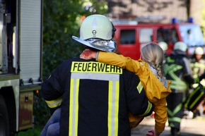 FW Hünxe: 14 Verletzte nach Verkehrsunfall - Feuerwehr Hünxe probt den Ernstfall