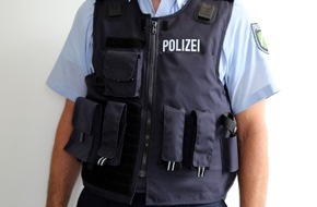 Landesamt für Zentrale Polizeiliche Dienste NRW: POL-LZPD: Neue funktionale Westen für Polizistinnen und Polizisten in NRW
Tragekomfort verbunden mit Höchstmaß an Schutz und Sicherheit