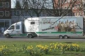 Polizei Düren: POL-DN: Werbetruck der Polizei NRW on tour - Station am Dürener Badesee