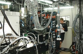 Audi AG: AUDI AG / Ein Messestand wird "beschleunigt": Der Auftritt von Audi auf der IAA 2003