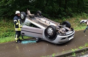 Feuerwehr Stolberg: FW-Stolberg: Verkehrsunfall mit überschlagenem PKW