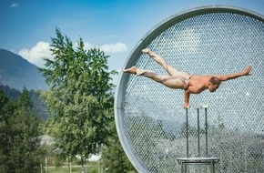 ProMedia Kommunikation GmbH: Swarovski Kristallwelten und Circus-Theater Roncalli eröffnen Zirkusfestival