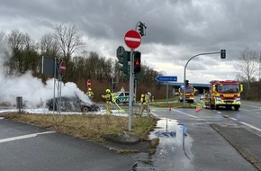 Feuerwehr Ratingen: FW Ratingen: Fahrzeugbrand und parallele Einsätze