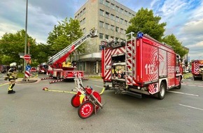 Feuerwehr Essen: FW-E: Feuerwehreinsatz sorgt für Verkehrsbehinderungen in der Essener Innenstadt