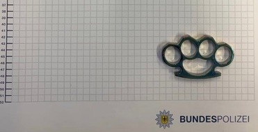 Bundespolizeidirektion Sankt Augustin: BPOL NRW: Bundespolizei beschlagnahmt Schlagring im Hauptbahnhof Recklinghausen