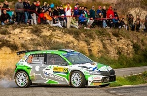 Skoda Auto Deutschland GmbH: Rallye Spanien: Dreikampf von SKODA Fahrern um WRC2-Titel bleibt bis zum Finale offen